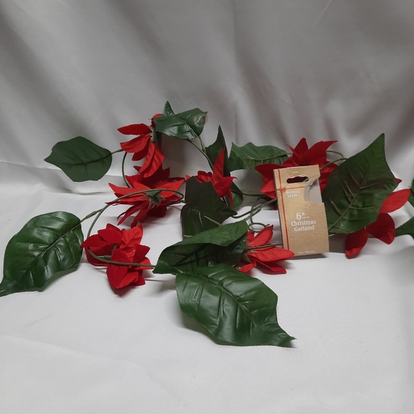 11 Poinsettia garland 6' each piece - Picture 1 of 4